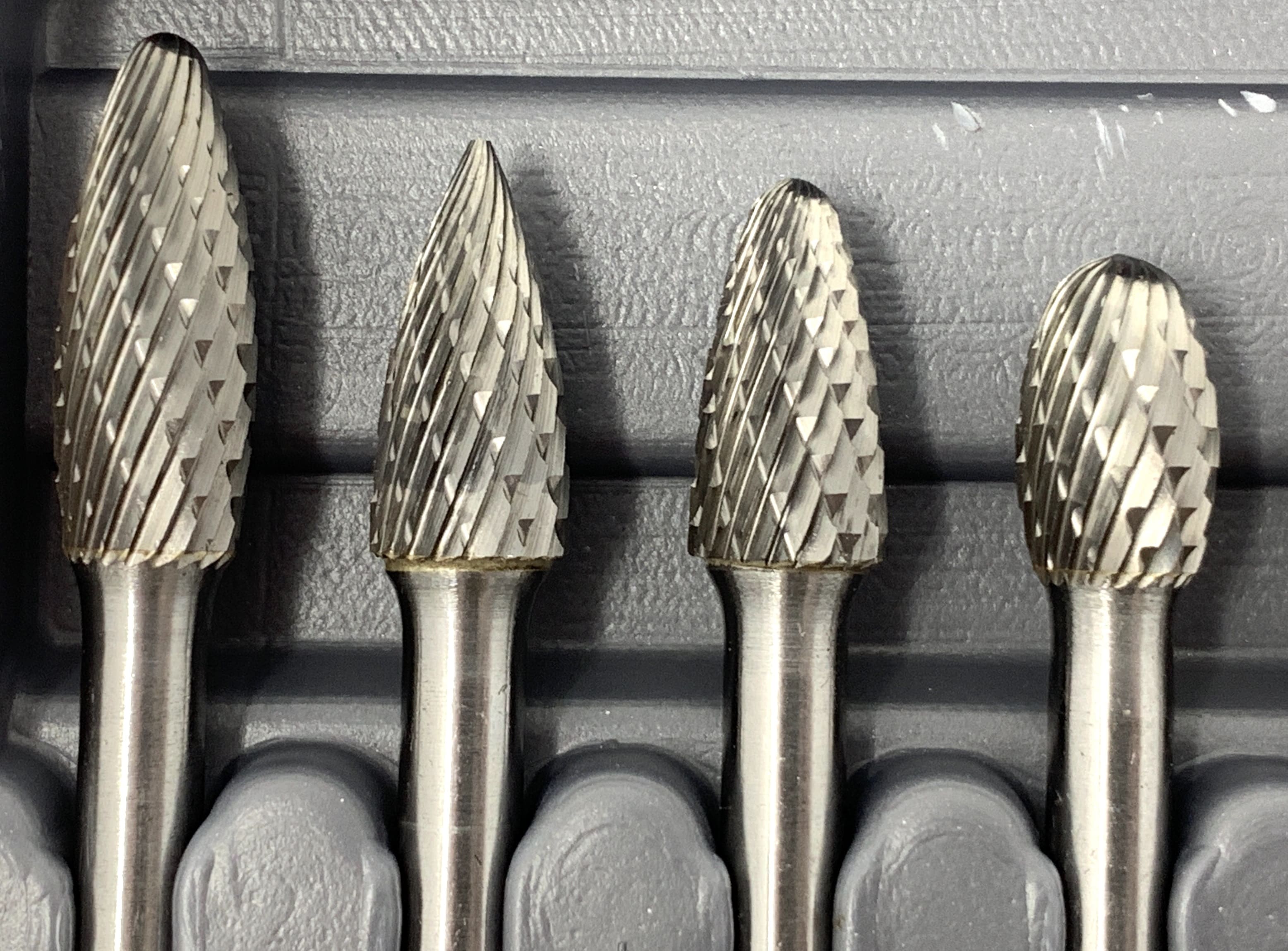 Carbide Burr Set, 8 Pcs Double Cut Solid Tungsten Rotary File Burr Set 1/4-Inch Shank Diameter For Die Grinder Drill, DIY Woodworking, Metal Carving, Polishing, Engraving, Drilling